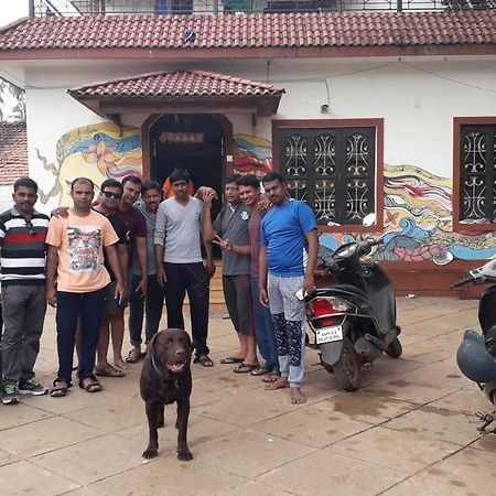Wanderers Hostel Morjim Eksteriør bilde