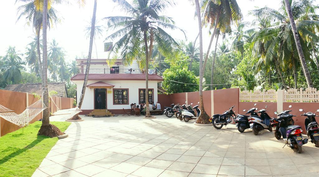 Wanderers Hostel Morjim Eksteriør bilde
