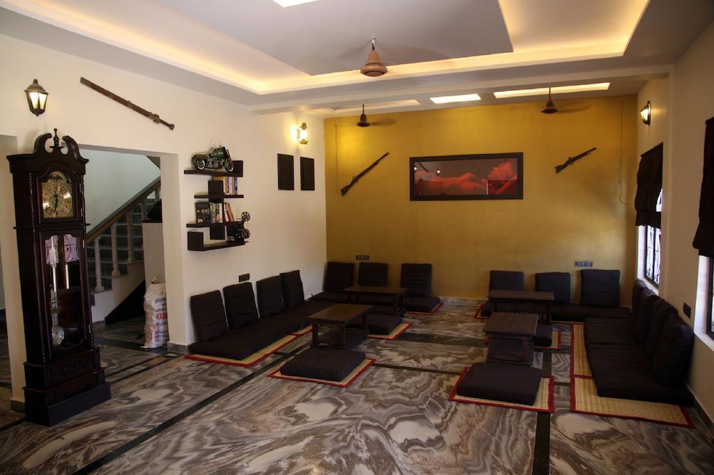 Wanderers Hostel Morjim Eksteriør bilde