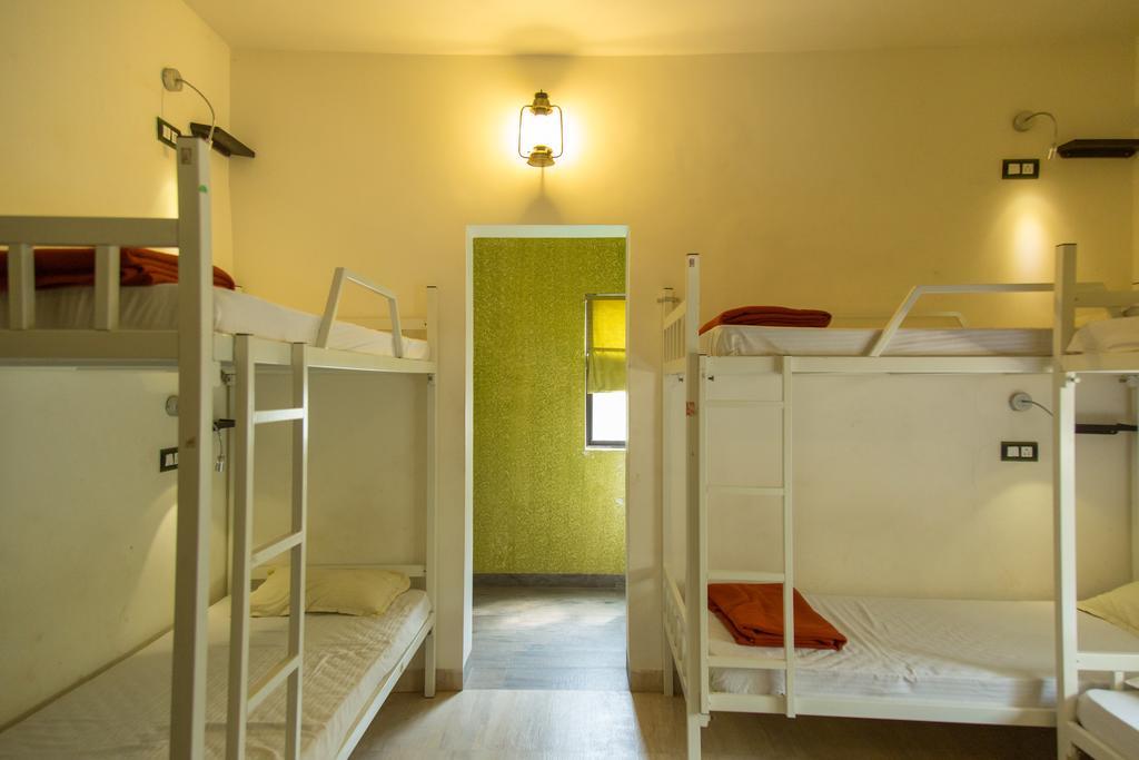 Wanderers Hostel Morjim Eksteriør bilde