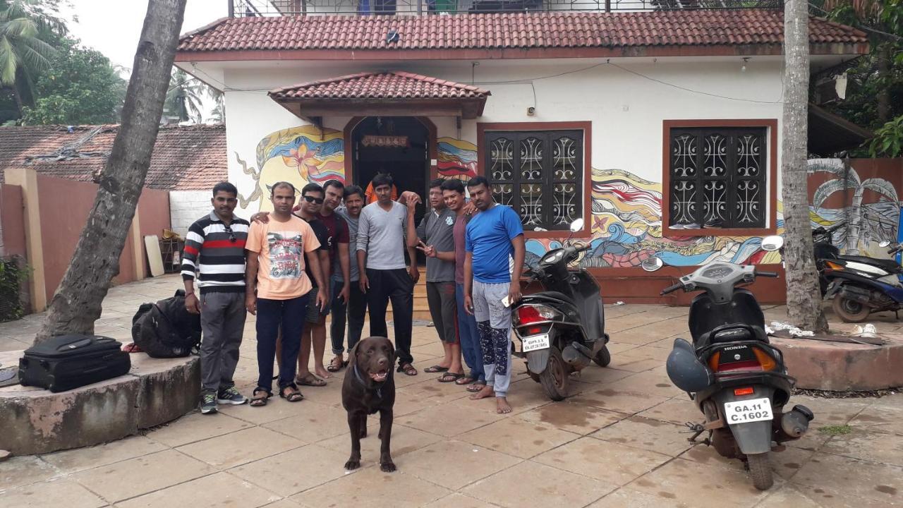 Wanderers Hostel Morjim Eksteriør bilde